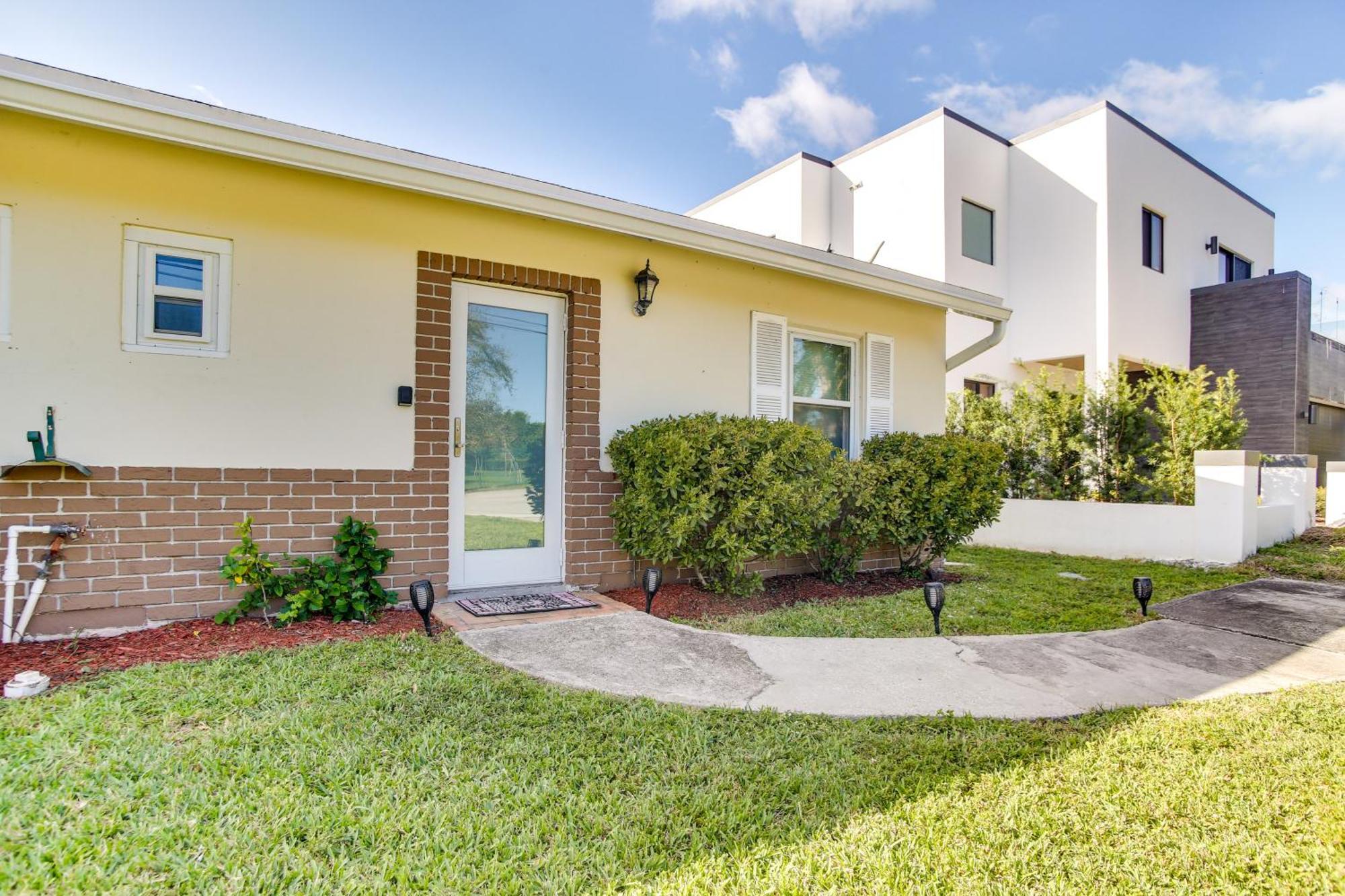 Canal Side Retreat With Dock, By Hollywood Boardwalk Fort Lauderdale Exterior photo
